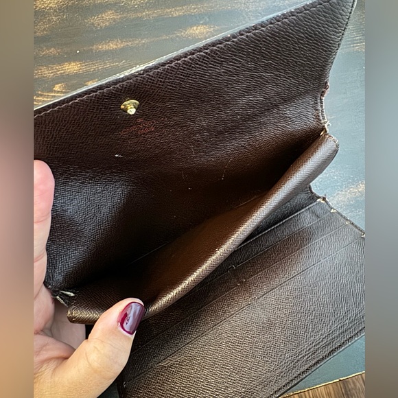 LV Damier Ebene Wallet - Picture 5 of 9